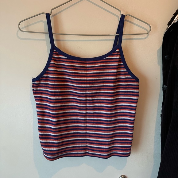 Cropped tank tops - Picture 3 of 4